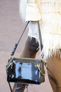 Details Chloé Fall 2018 Ready-to-Wear , Детали коллекции Хлоя осень зима 2018 , Fashion show , неделя моды в Париже , PFW , Paris Fashion Week , Mainstyles